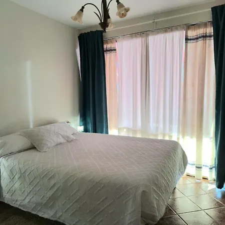 Casa Madre Amada كانديلاريا